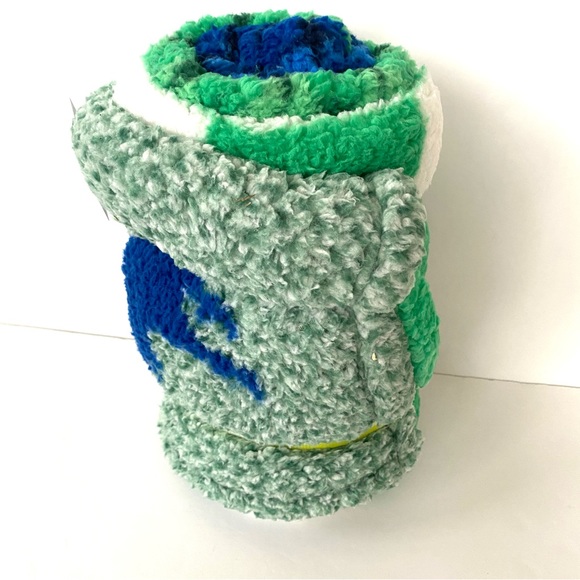 American Eagle Fleece Blanket, NWT - Picture 5 of 9